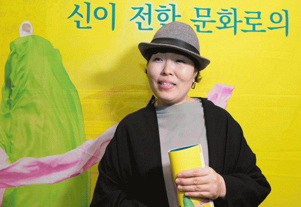 10일 수원 경기도문화의전당에서 미국 션윈 내한공연을 관람한 TIMES TESOL 강남교육원 원장 이소윤(李素侖) 씨는  “발레를 자주 보러가는데, 션윈은 발레 공연을 훨씬 초과했다”고 감탄했다. (전경림 기자)